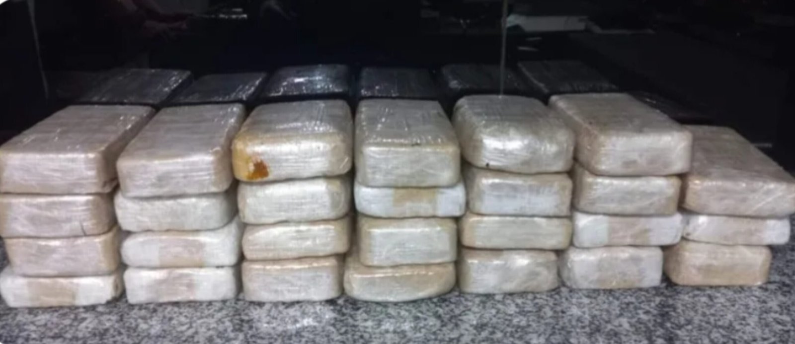 Homem é preso com cerca de 27 quilos de cocaína na BR-101