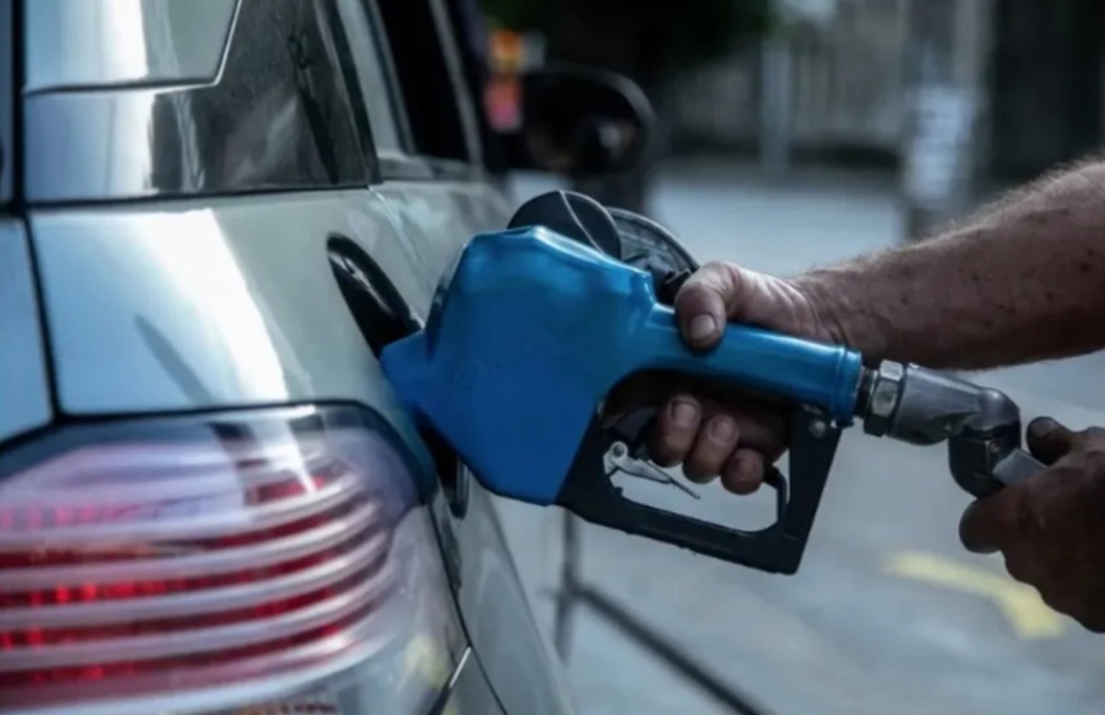 Governo apresenta projeto para aumentar mistura máxima no etanol na gasolina de 27,5% para 30%