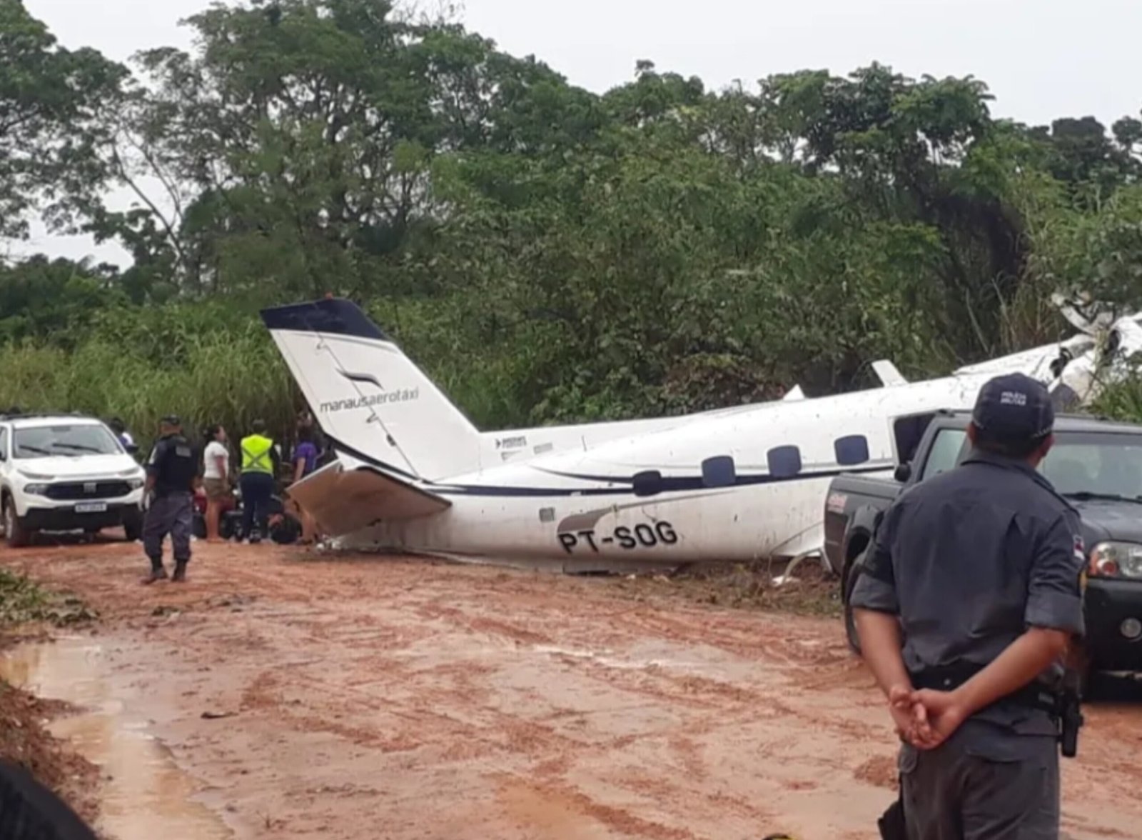 ‘Eram brasileiros, turistas’, diz governador sobre queda de avião no Amazonas com 14 mortos