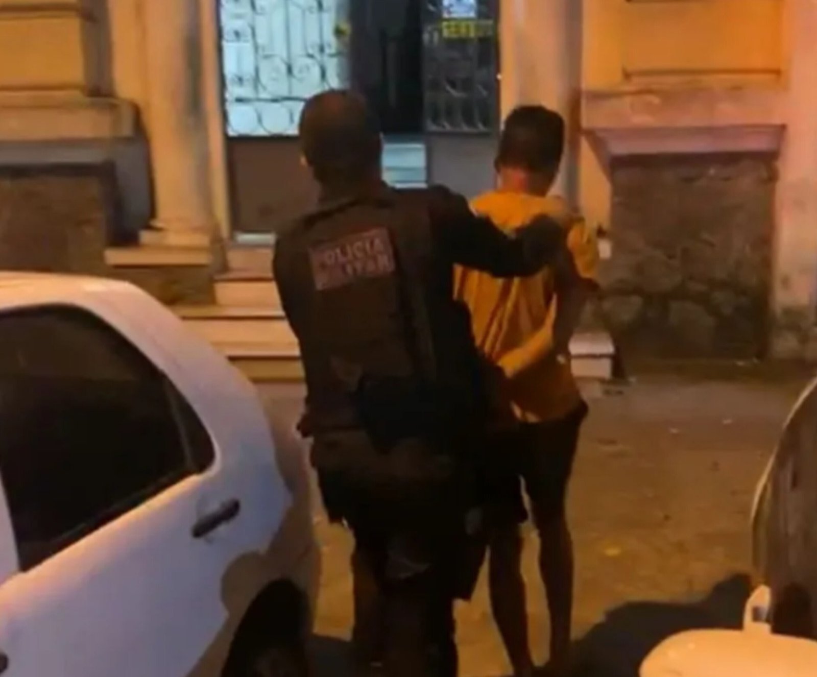 Acusado de homicídio é preso após briga com vizinho em Maricá