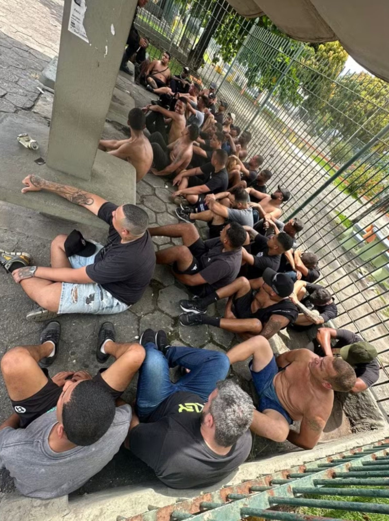 Dia de clássico entre Vasco e Flamengo tem 32 torcedores presos em São Gonçalo