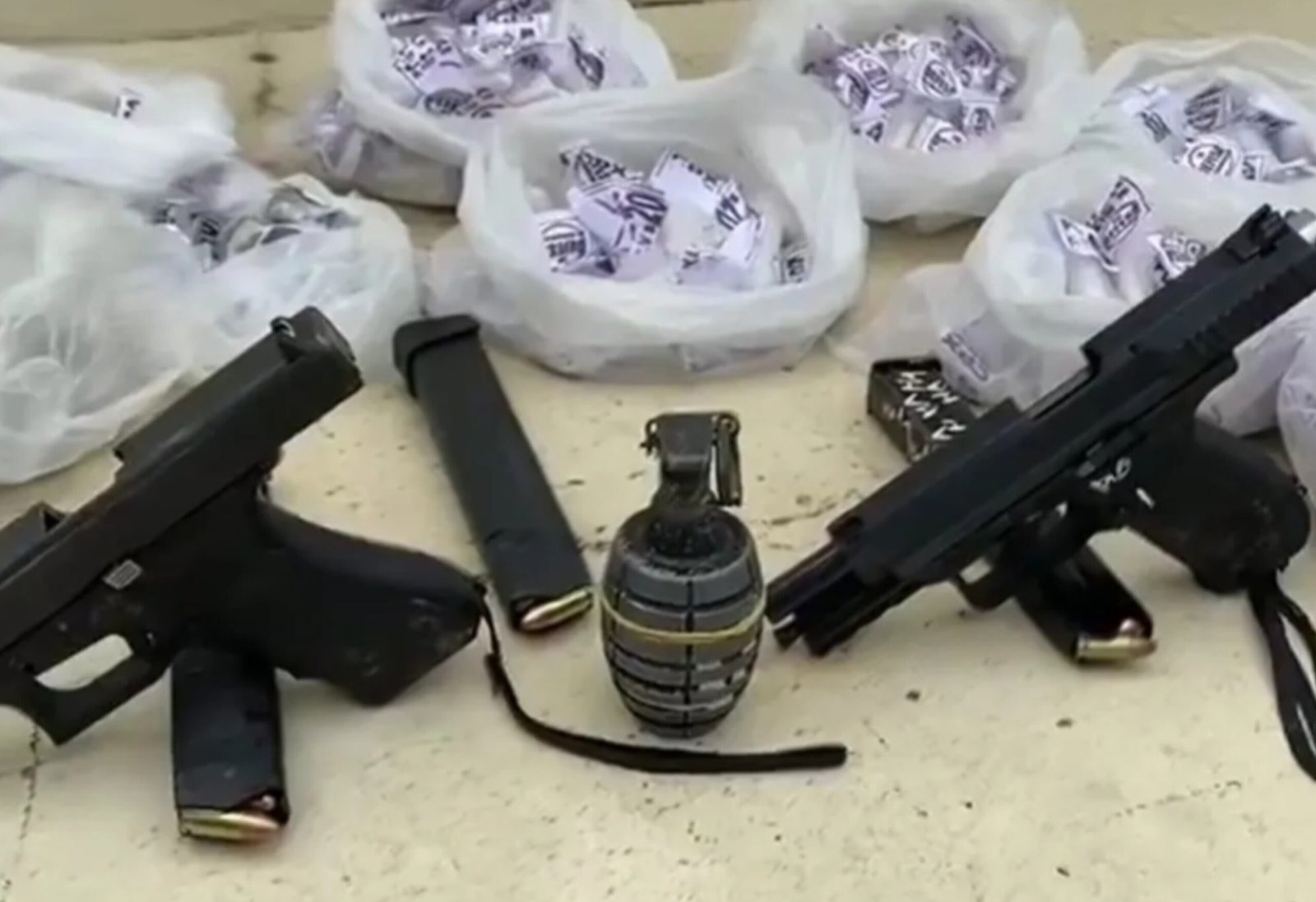 Dupla é presa com armas e granada em Itaboraí