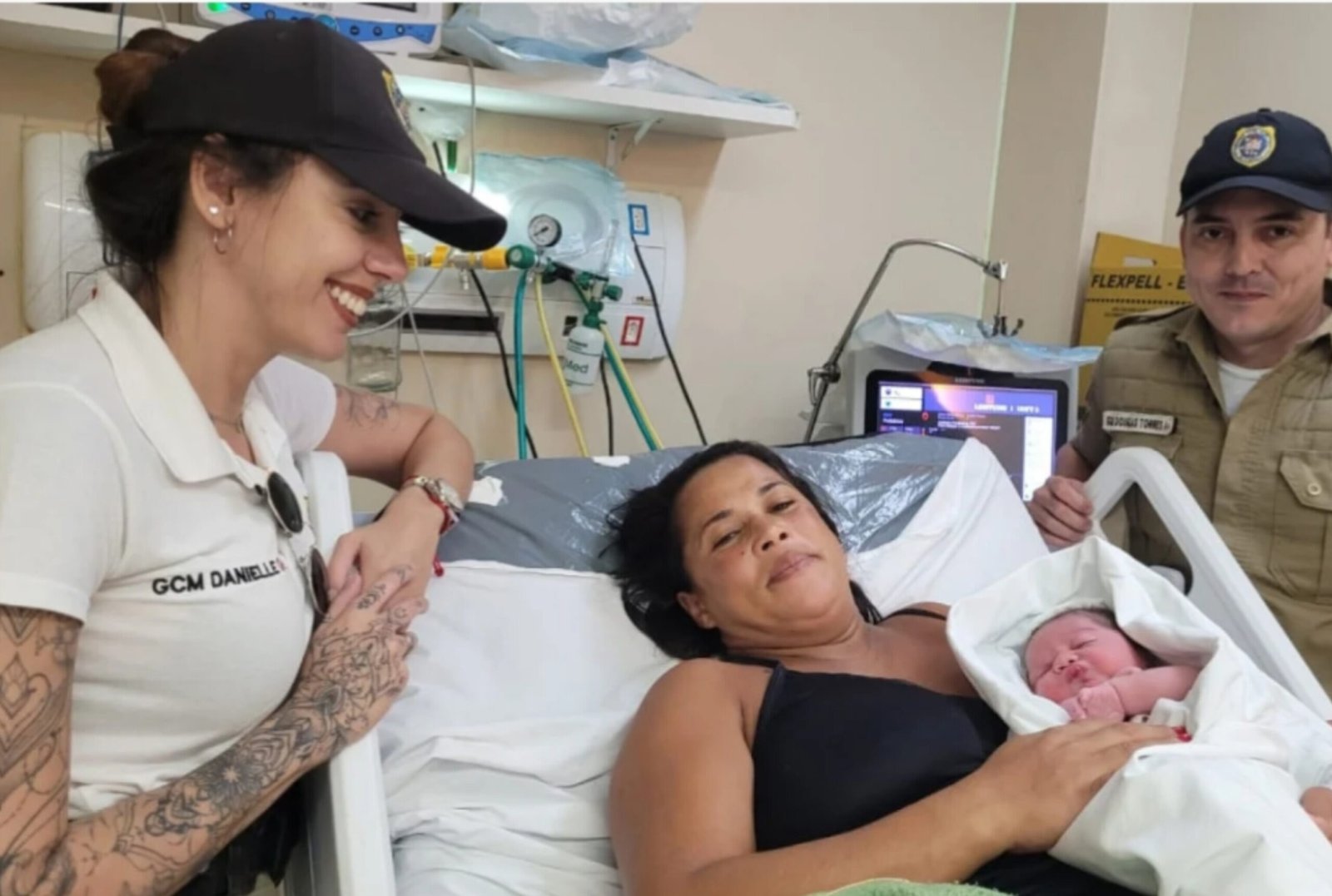 Mulher dá à luz uma menina dentro de carro em Niterói