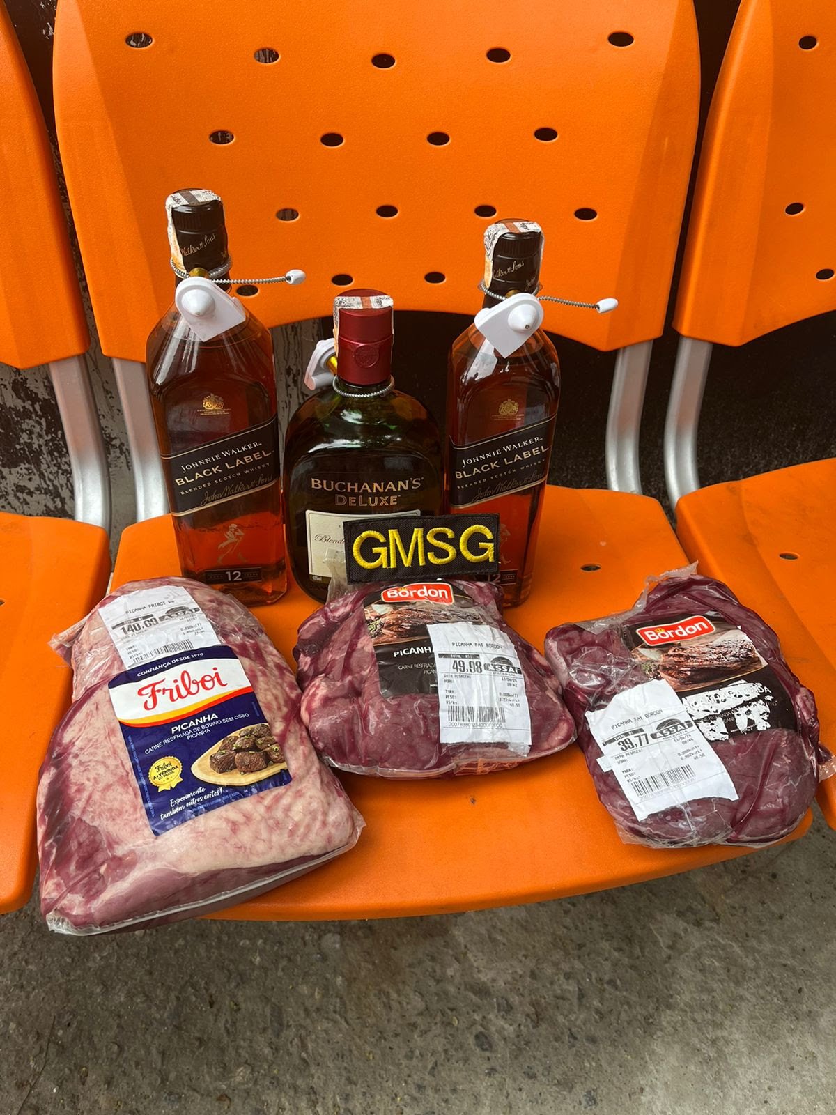 GM flagra homem furtando carne e bebidas alcoólicas em supermercado