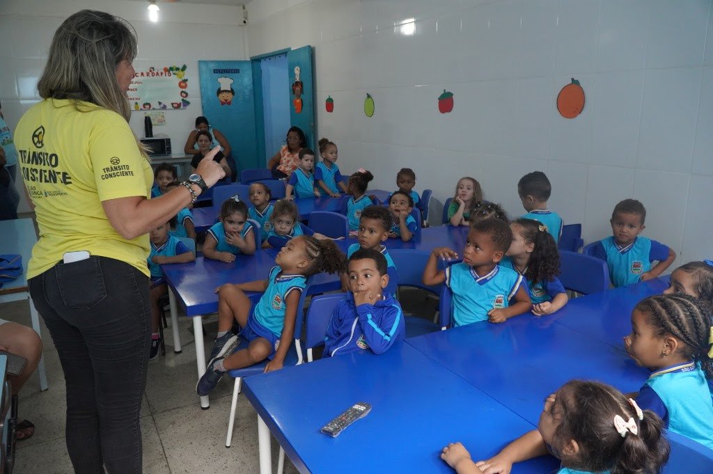 Crianças de creche em São Gonçalo aprendem sobre noções de trânsito