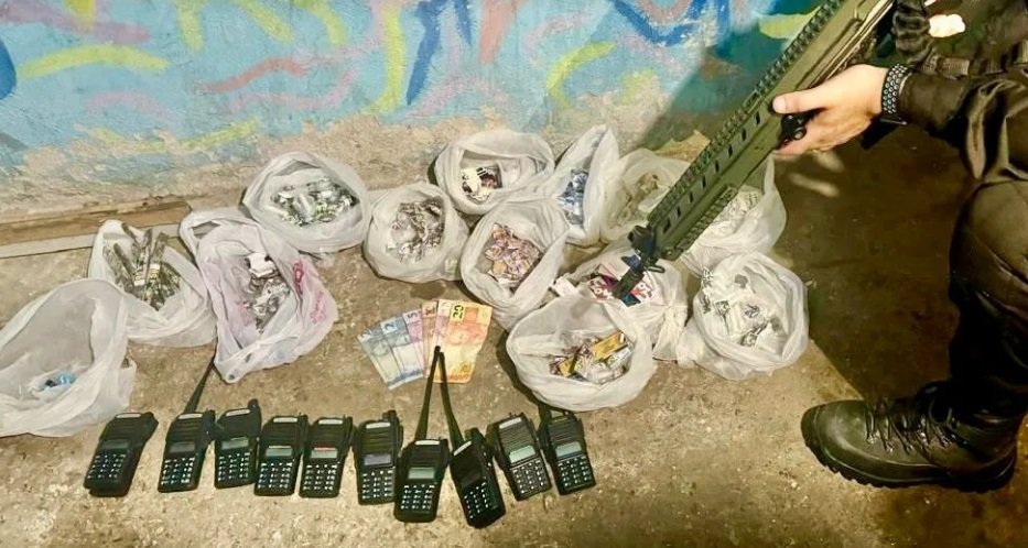 PMs do 12º Batalhão prendem suspeitos por tráfico de drogas no Centro e na R.O.