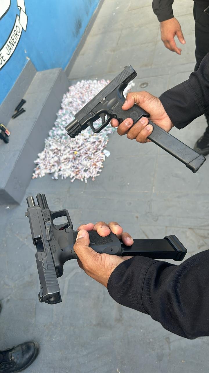 Policiais Militares apreendem armas e drogas no Jardim Catarina