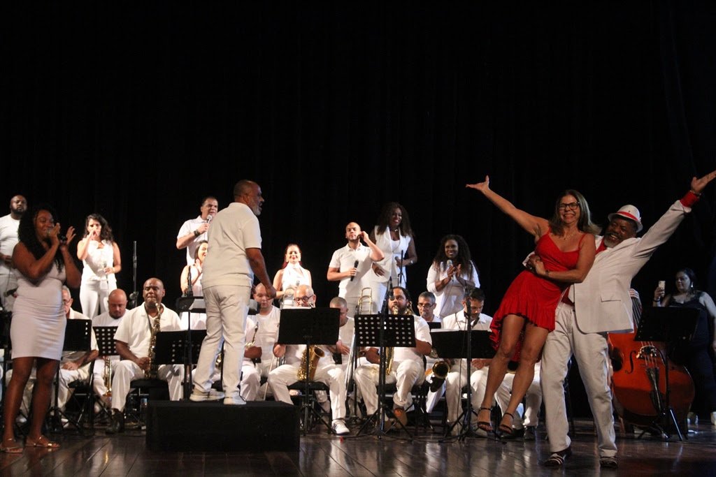 Orquestra lota o Teatro Municipal com concerto especial