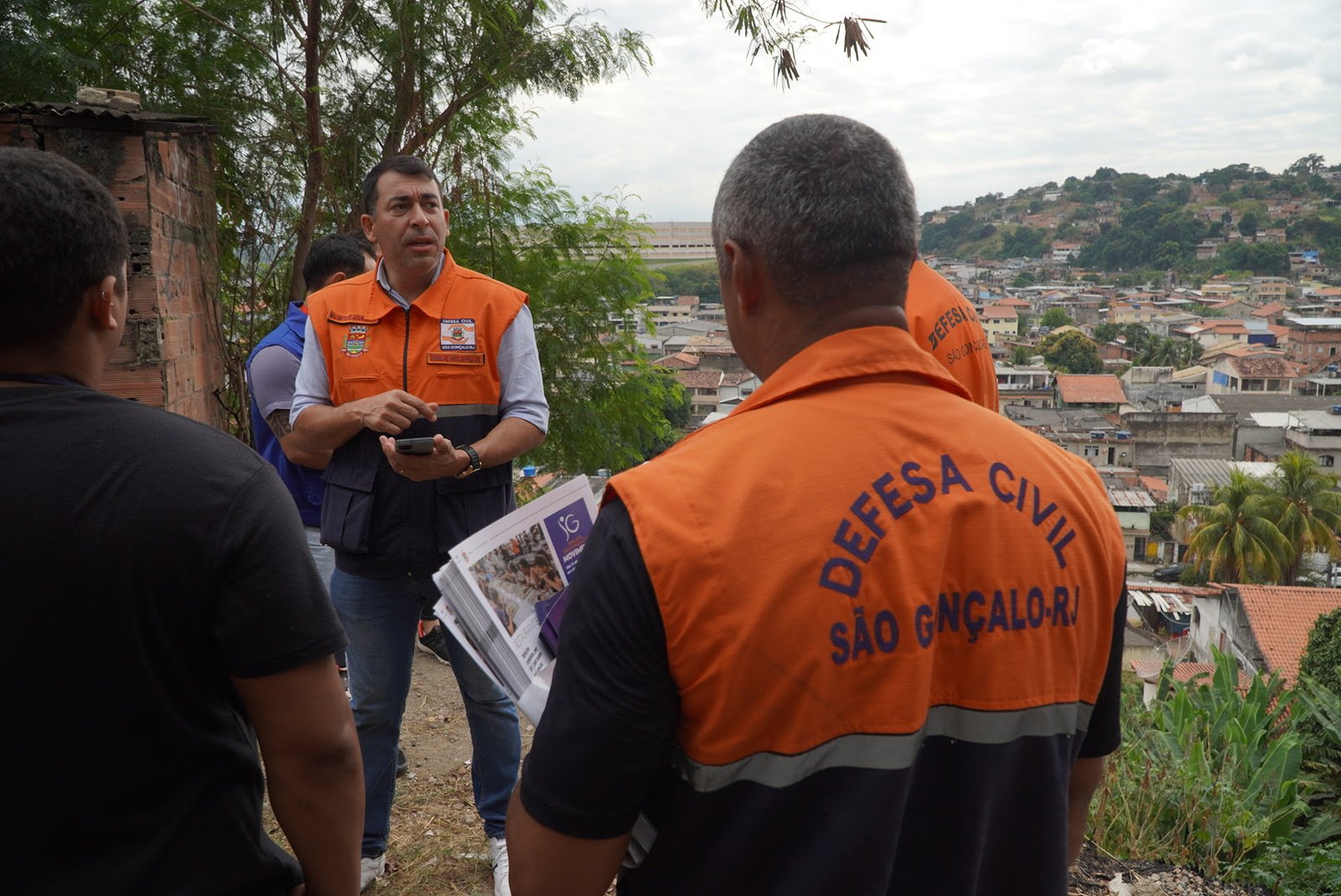 Defesa Civil orienta moradores do Morro do Cruzeiro