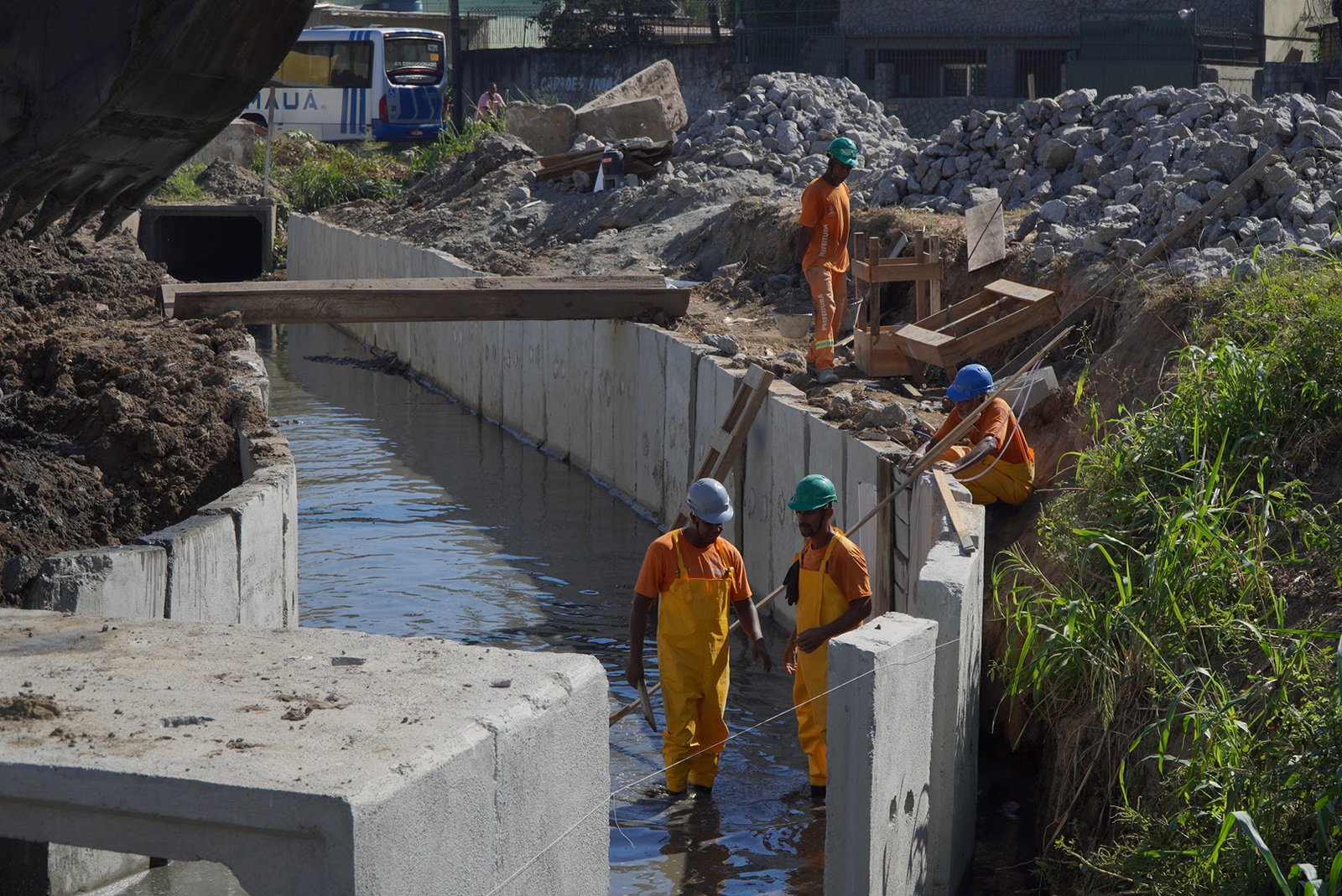 Obras de drenagem em Mutuá, Mutuaguaçu e Porto do Rosa avançam