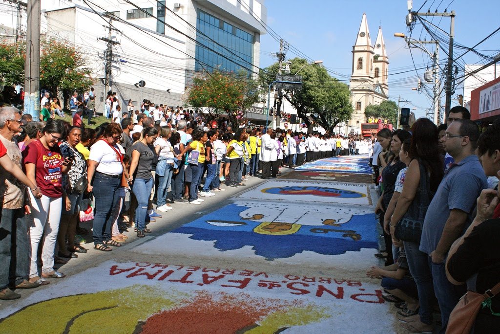 Milhares de pessoas participam da celebração de Corpus Christi de São Gonçalo (RJ)