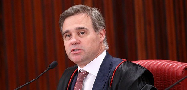 Ministro André Mendonça toma posse como titular do TSE