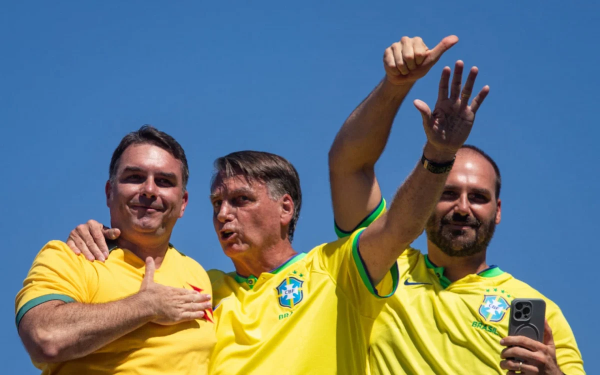 ‘Bolsonaro é mito, o Lula é um impostor’, diz Flávio Bolsonaro no Rio