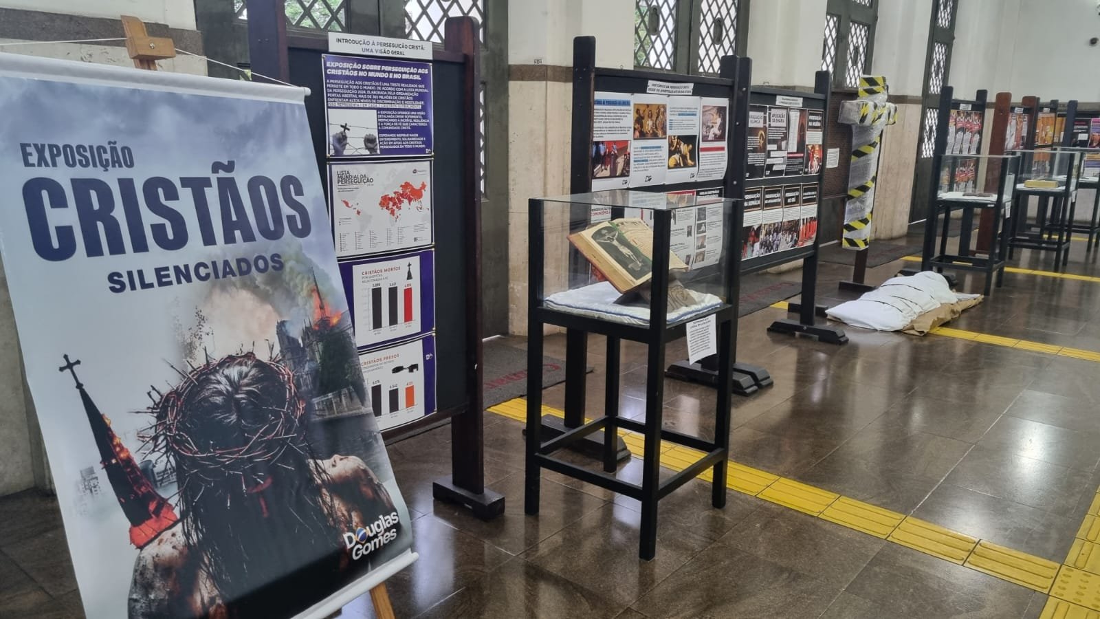 Exposição “Cristãos Silenciados” Ilumina as Questões de Perseguição Religiosa Global na Câmara Municipal de Niterói