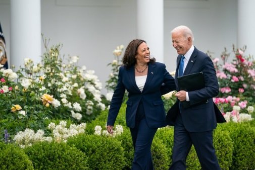 Biden desiste da candidatura a presidente dos EUA e anuncia apoio a Kamala Harris