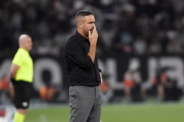 Técnico português Artur Jorge deixa o comando do Botafogo