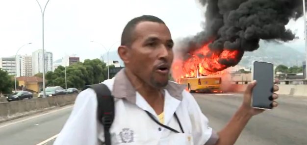 Ônibus pega foto no Elevado Paulo de Frontin; novas imagens