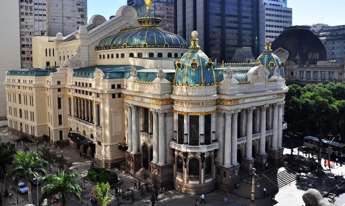 Theatro Municipal do Rio faz 115 anos e tem programação gratuita