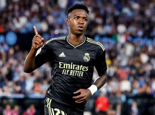 Polícia da Espanha prende quatro pessoas por incitarem insultos racistas a Vinicius Jr. antes de Atlético x Real Madrid