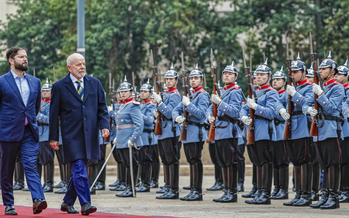 No Chile, Lula cobra transparência de Maduro, e ouve indireta de Boric