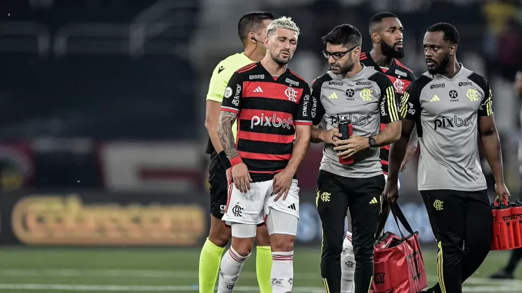 Botafogo retoma a liderança ao golear Flamengo, que perde jogo e Arrascaeta