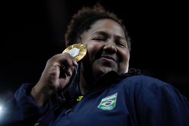 É OURO!!! Bia Souza derrota israelense e conquista o primeiro ouro do Brasil nas Olimpíadas de Paris