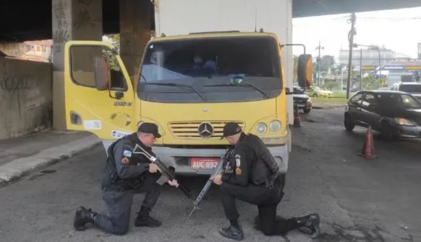 PM e pai de família baleados durante confronto para evitar roubo de carga no Rio