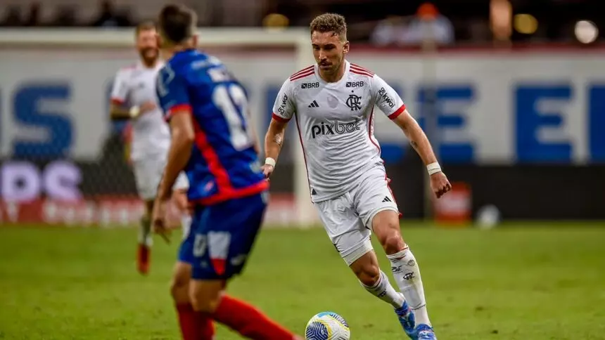 Léo Ortiz faz postagem para torcida do Flamengo após vitória contra o Bahia