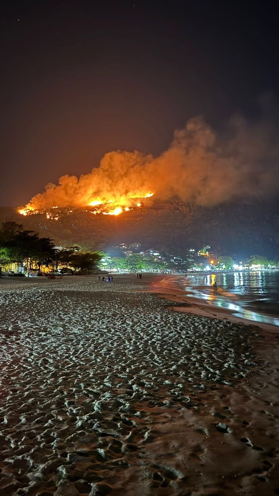 Incêndio consome Morros das Andorinhas, Itaipu e Itaipuaçu, na Região Oceânica de Niterói