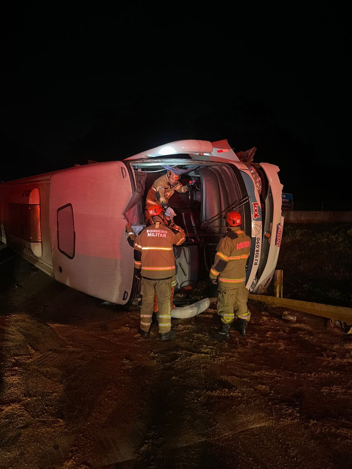 Acidente com ônibus que voltava do Santuário de Aparecida deixa 29 feridos em Seropédica