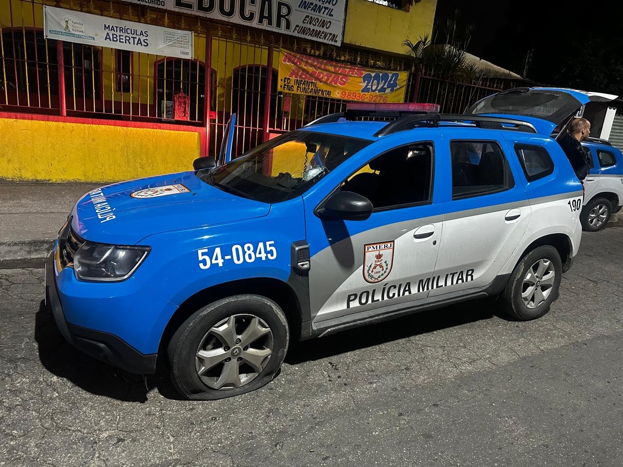 Policiais militares são surpreendidos por disparos durante patrulhamento em São Gonçalo