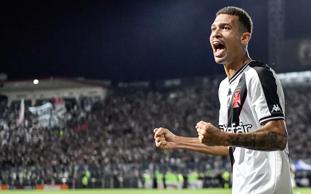 Nos pênaltis, Vasco elimina o Athletico-PR e vai à semifinal da Copa do Brasil