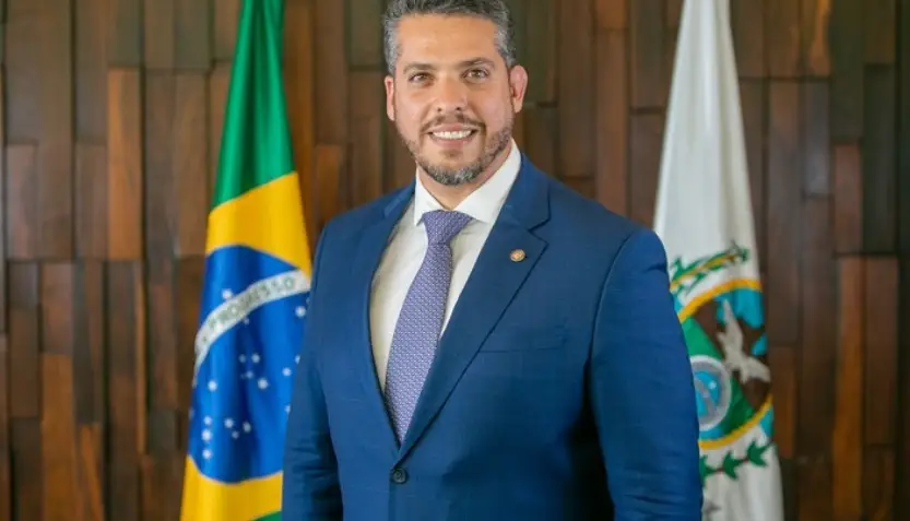 TRE indefere candidatura a prefeito do Rio de Rodrigo Amorim, que entra com recurso