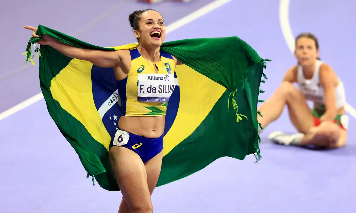 Ouro de Fernanda Yara encabeça dia de conquistas do atletismo