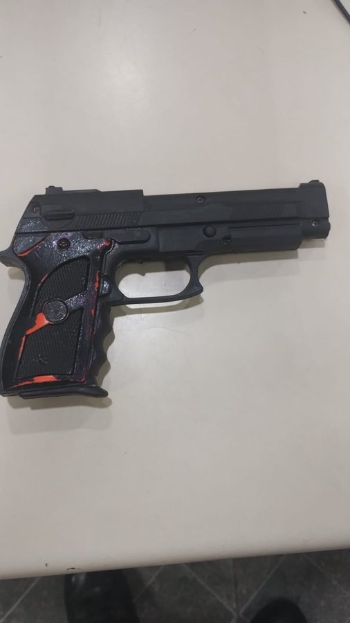 Homem é detido com réplica de pistola em Neves, em SG