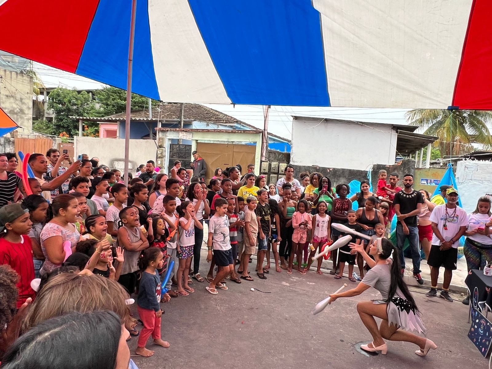 Caravana de Arte e Lazer leva animação e brincadeiras para crianças na Trindade