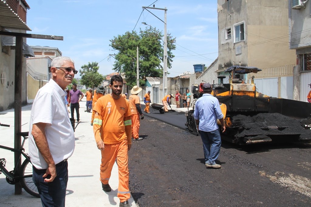 Prefeito Capitão Neves acompanha as obras de infraestrutura em Neves