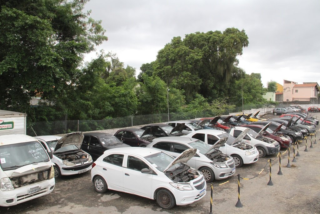 Transportes realiza leilão de veículos em São Gonçalo