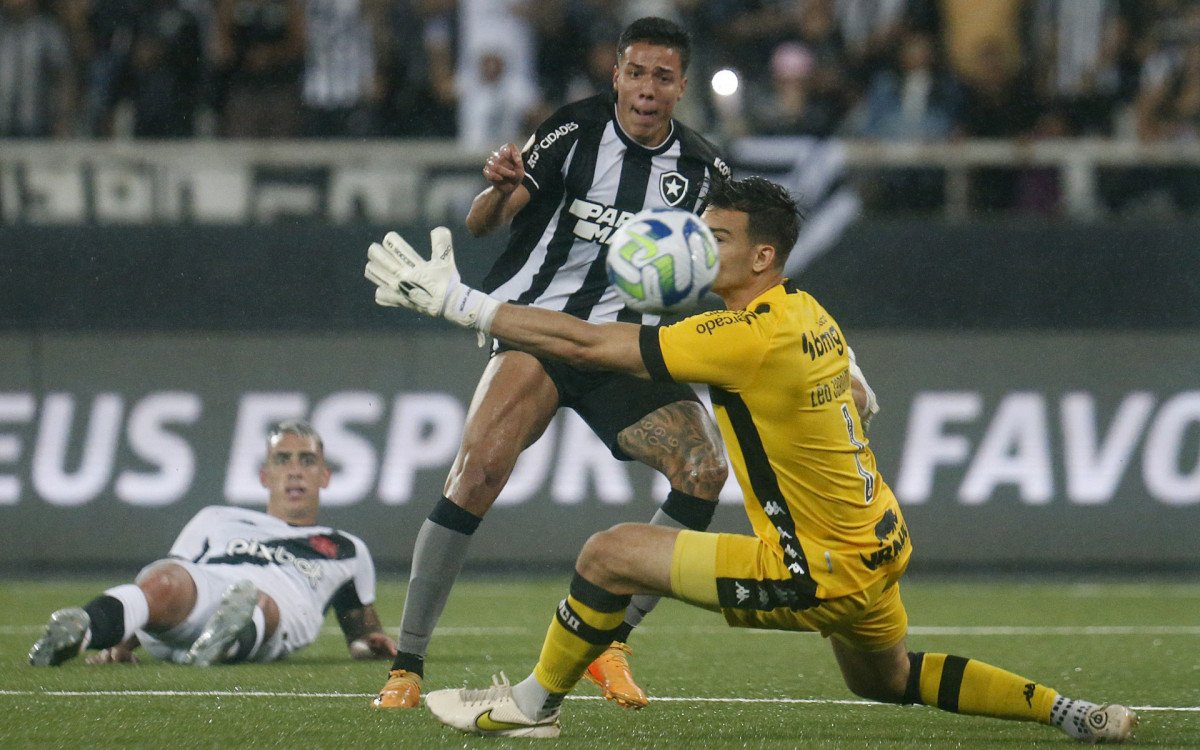 Botafogo busca encerrar jejum contra o Vasco para seguir isolado na liderança