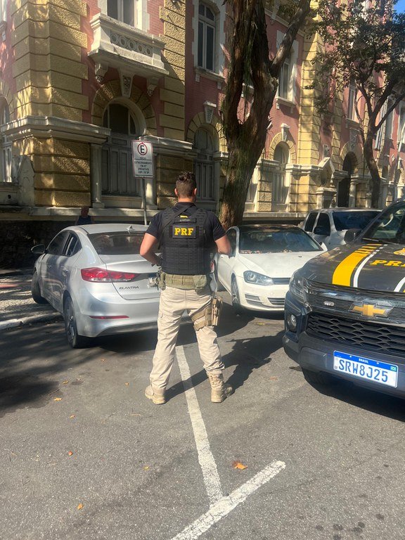 PRF recupera carro clonado na Região Metropolitana do Rio