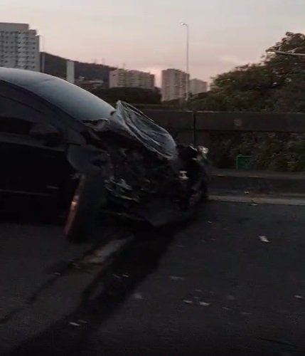 Acidente grave com feridos no acesso à Ponte Rio-Niterói prejudica o trânsito logo pela manhã; Vídeo