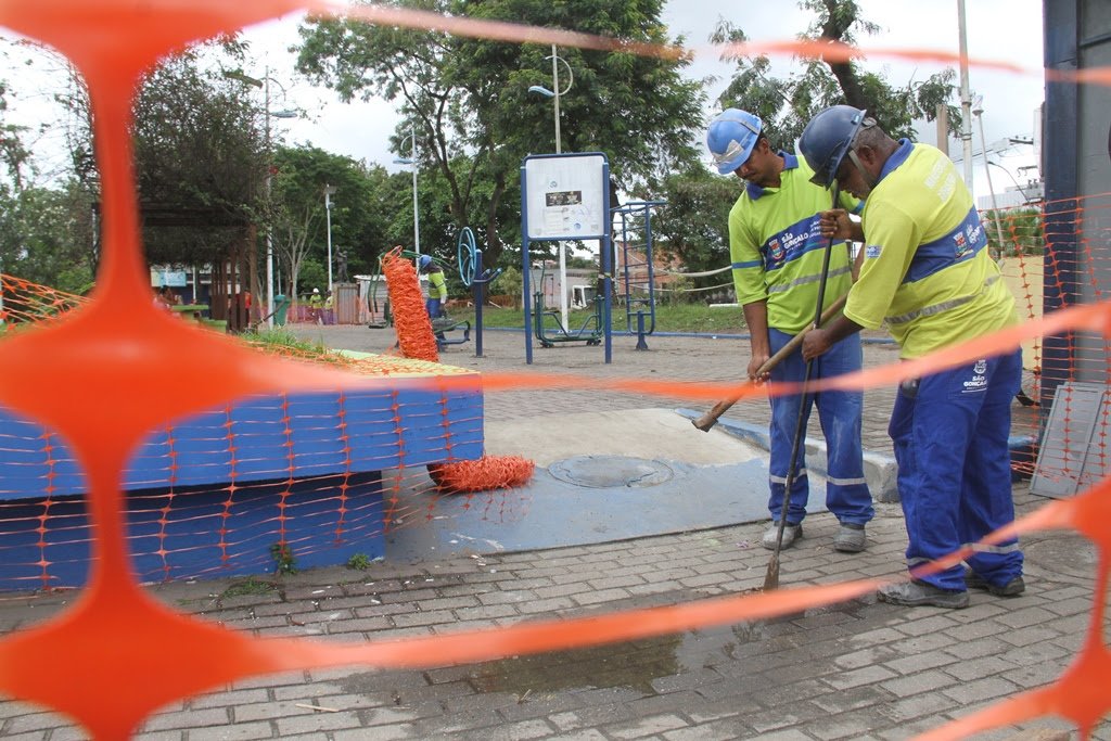 Prefeitura realiza manutenção na Praça de Nova Cidade