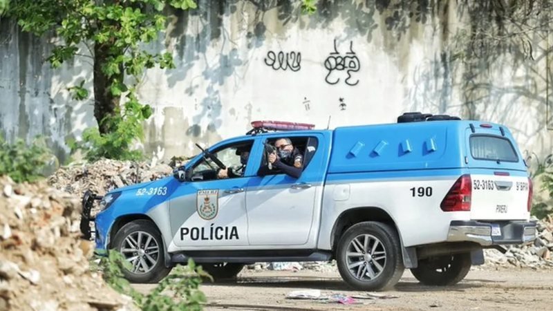 Militares do Exército são atacados a tiros na Cidade de Deus e polícia militar teve que dar apoio