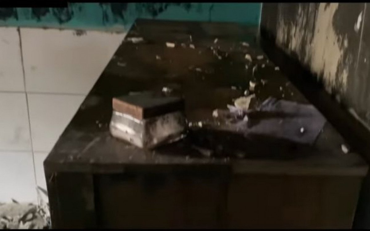 Filho põe fogo na casa da própria mãe em Itaboraí
