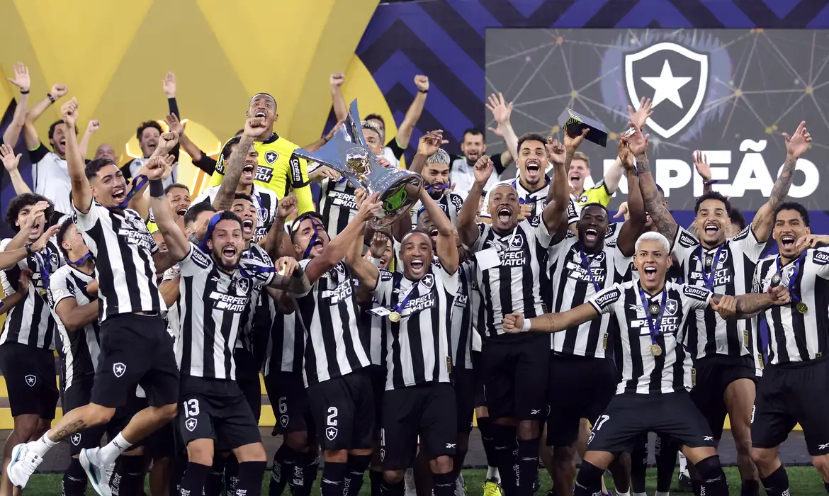 Botafogo derrota o São Paulo e conquista Brasileirão de 2024