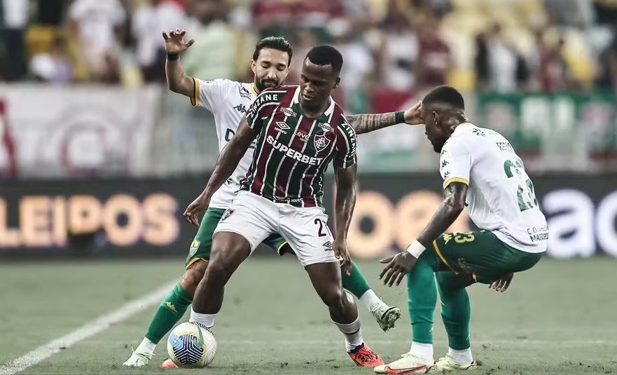 Flu e Bragantino vencem e respiram na luta contra o rebaixamento