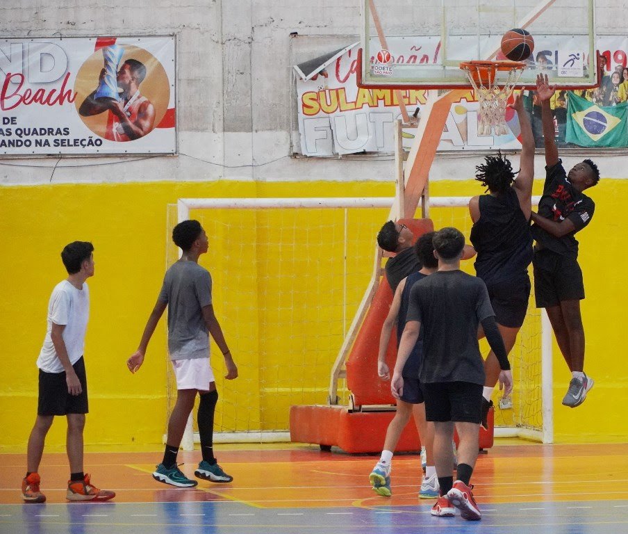 Equipe de basquete faz peneira para novos atletas em São Gonçalo