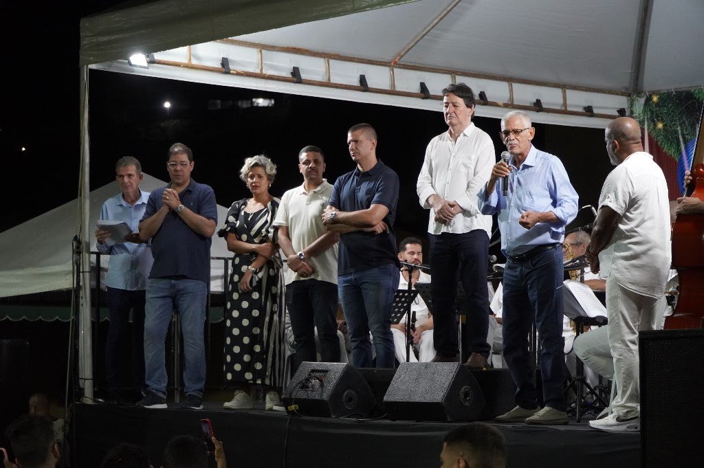 Prefeito Capitão Nelson prestigia Festa de Natal na Praça do Zé Garoto