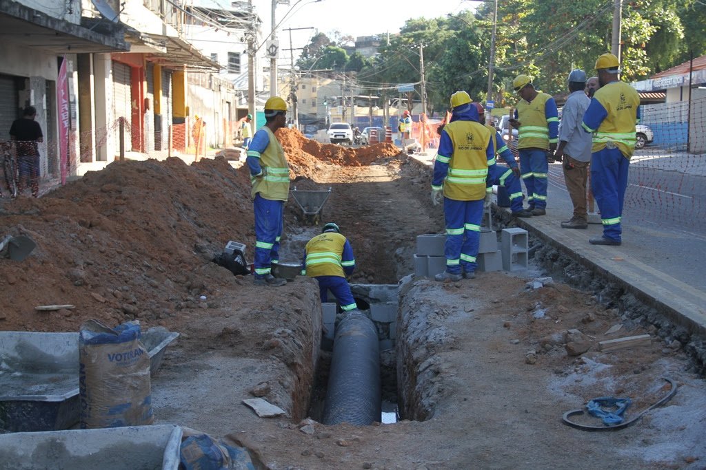 Obras para todo lado: Trabalho de infraestrutura transforma bairros de São Gonçalo 