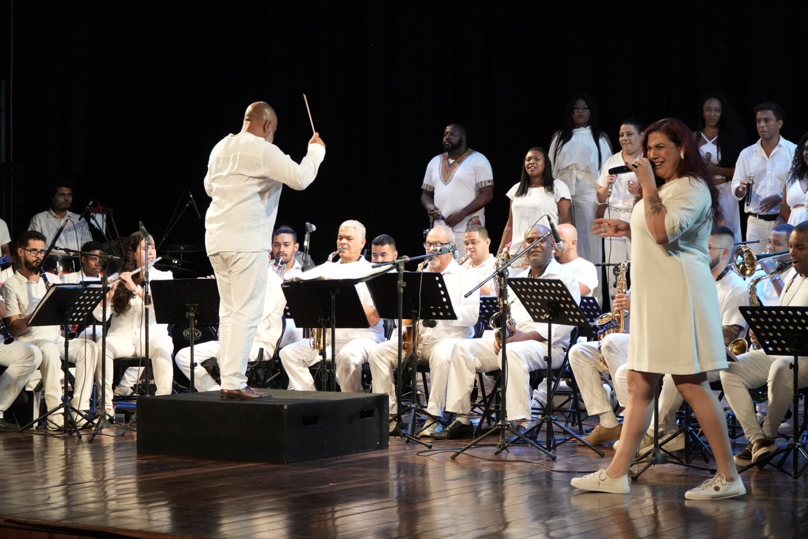 Orquestra de São Gonçalo lota teatro no último concerto do ano